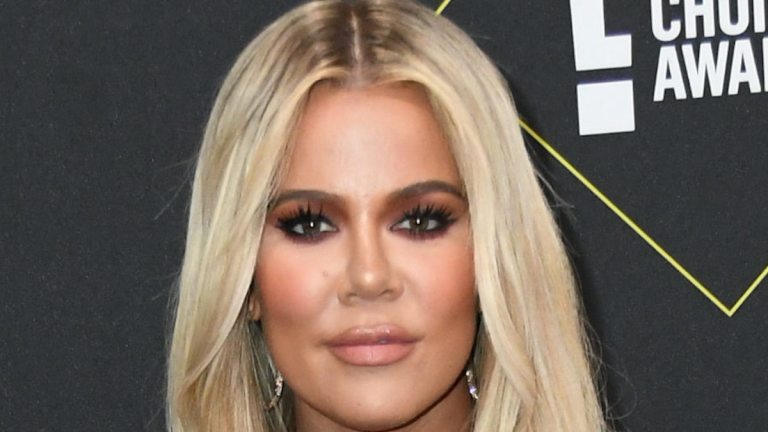khloe kardashian at 2019 People's Choice Awards